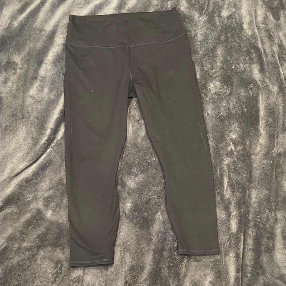 Fabletics Black 3/4 Leggings size XL